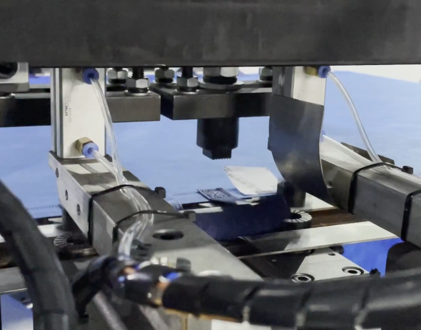 單張無紡布立體袋制袋機——高效率、高品質、環保的制袋解決方案